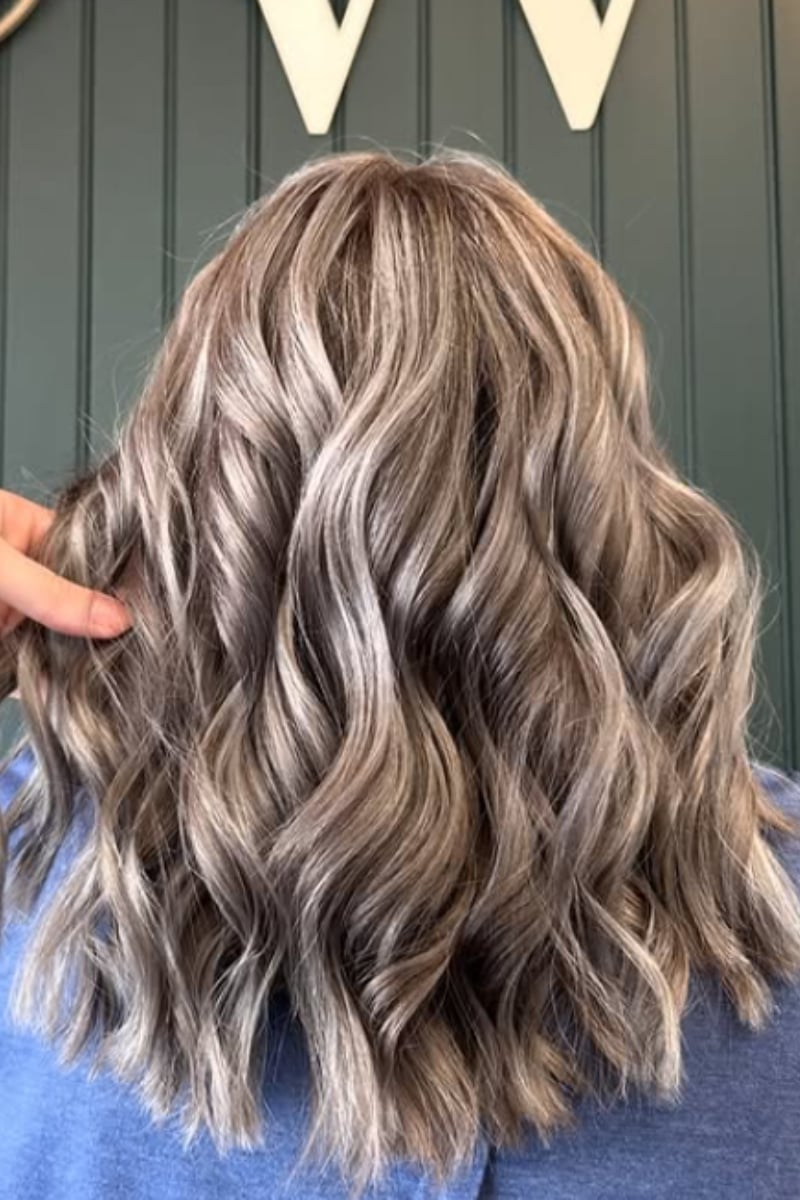 Collarbone Blowout With Light Gray Highlights — Gray Blending