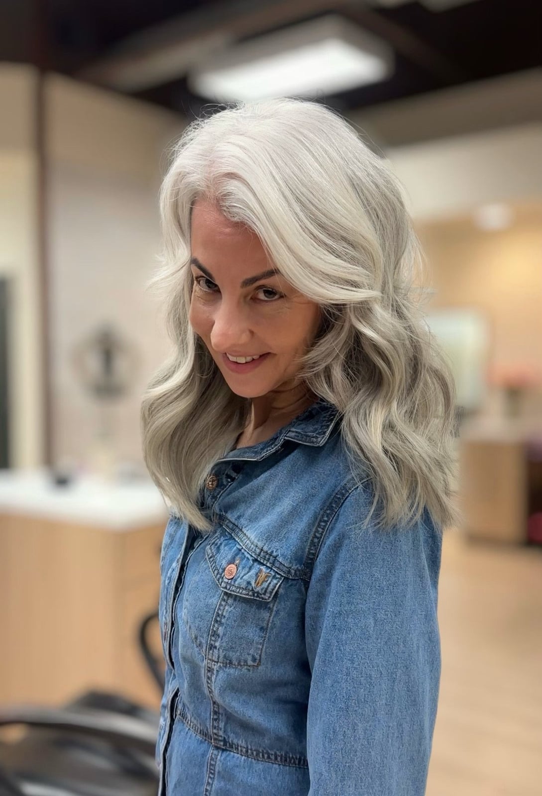 Collarbone Waves With Blended Gray — Gray Blending