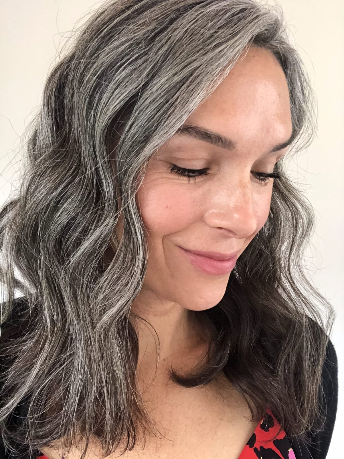 Collarbone Layers With Natural Gray Blend Collarbone Layers With Natural Gray Blend — Gray Hair