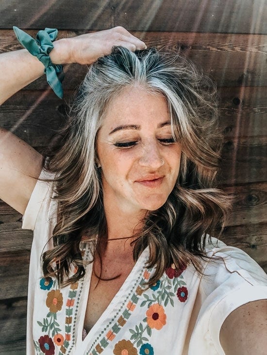 Collarbone Layers With Gray Blonde Highlights Collarbone Layers With Gray Blonde Highlights — Gray Hair