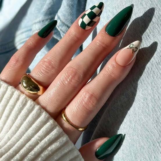 Deep Green and Plaid Sharp Stiletto Long Nails — Green Christmas Nails