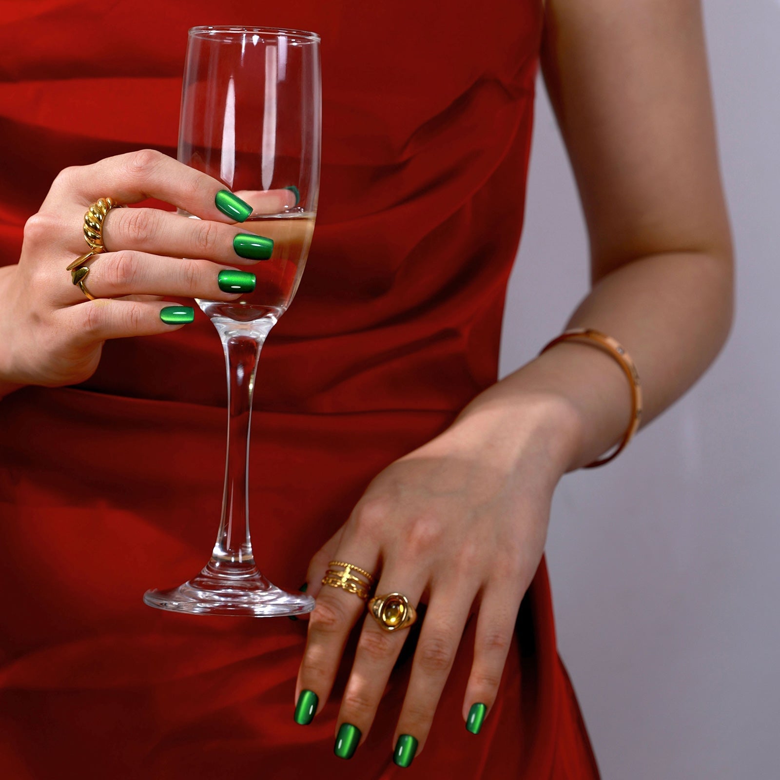 Vibrant Metallic Green Chrome Short Square Nails — Green Christmas Nails