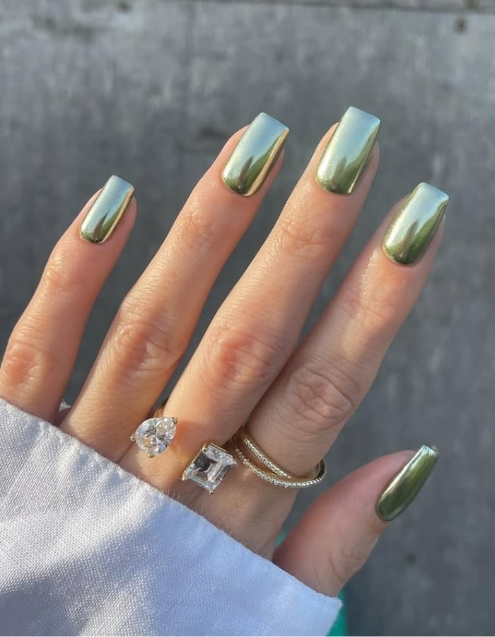 Pale Gold-Green Chrome Short Square Nails — Green Chrome Nails
