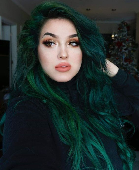 Mid-Back Waves With Bold Green — Green Highlights