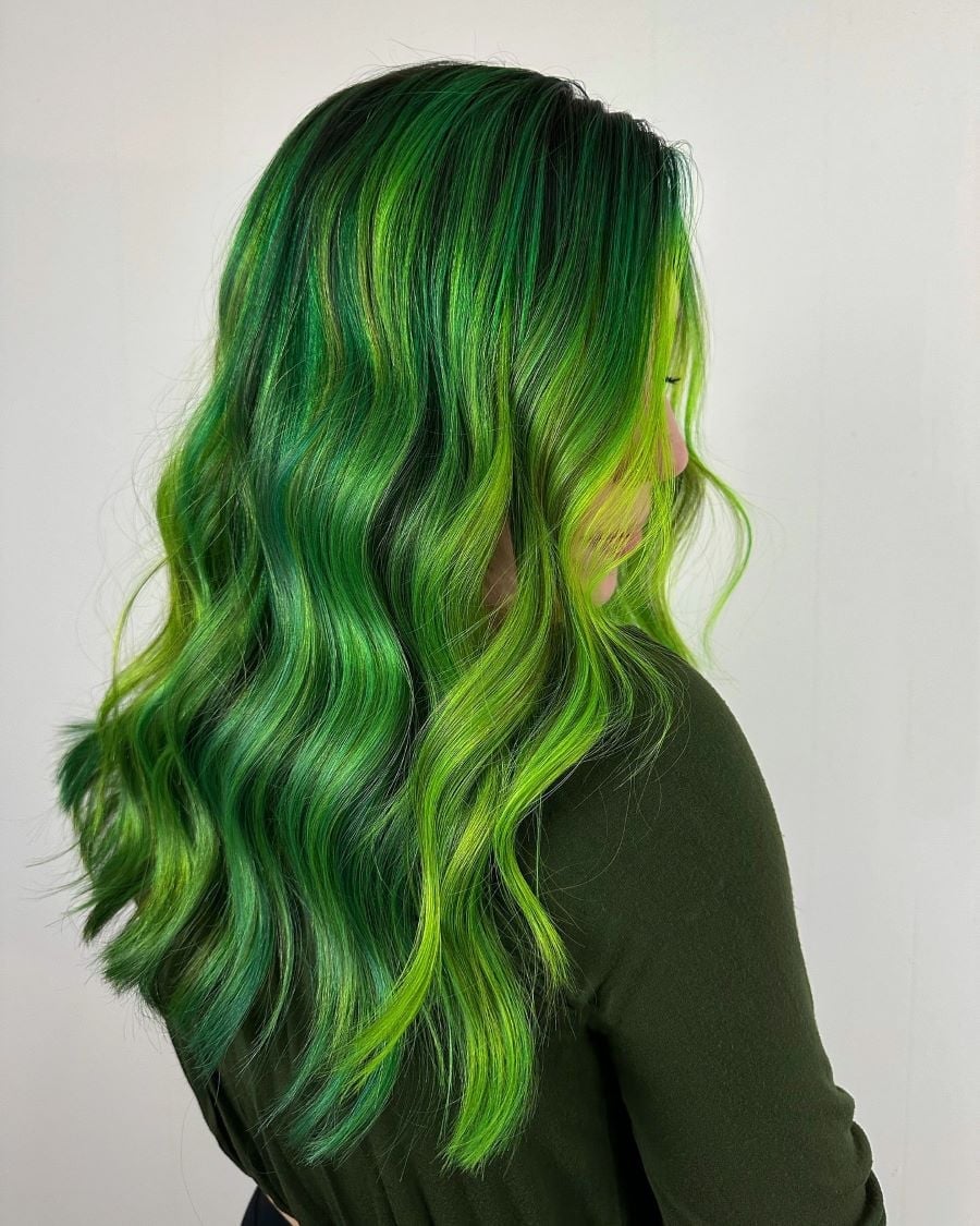 Mid-Back Dark Green With Lime Highlights and Wavy Thick — Green Highlights
