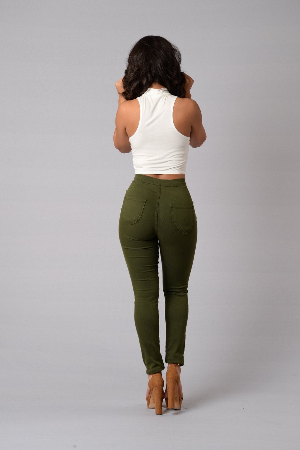 Olive Green Skinny Jeans With White Crop Top and Brown Platform Heels — Green Jeans Outfits