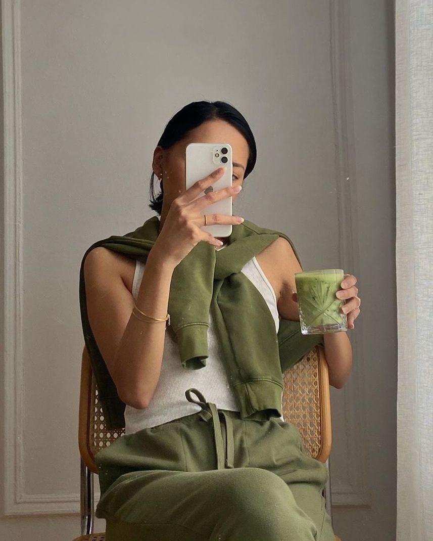Olive Green Sweatpants with Drawstring and Cropped Sweatshirt Olive Green Sweatpants with Drawstring and Cropped Sweatshirt — Green Sweatpants Outfit
