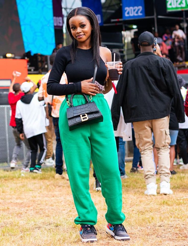 Bright Green Oversized Sweatpants with a Black Long-Sleeve Top Bright Green Oversized Sweatpants with a Black Long-Sleeve Top — Green Sweatpants Outfit