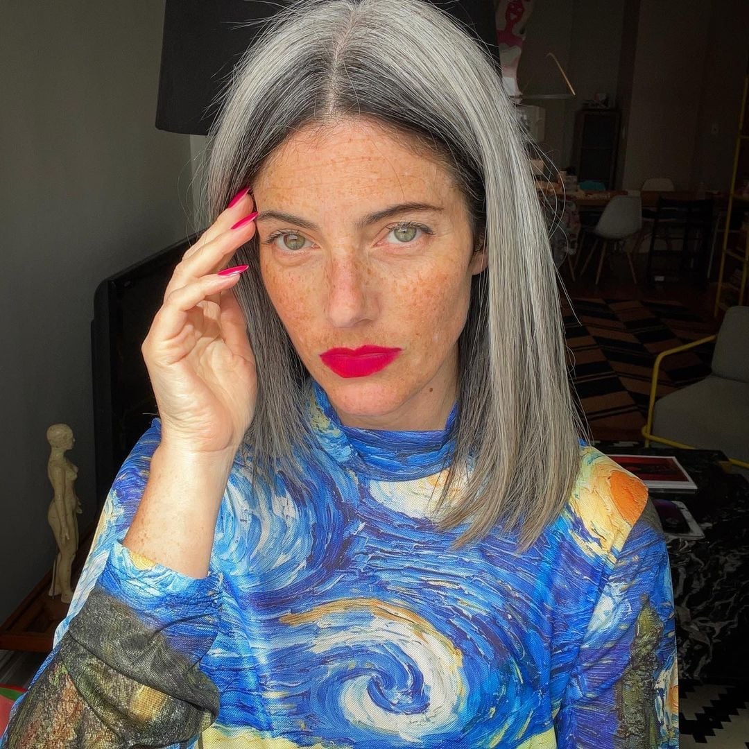 Chin Length Bob With Natural Gray Highlights Chin Length Bob With Natural Gray Highlights — Grey Highlights