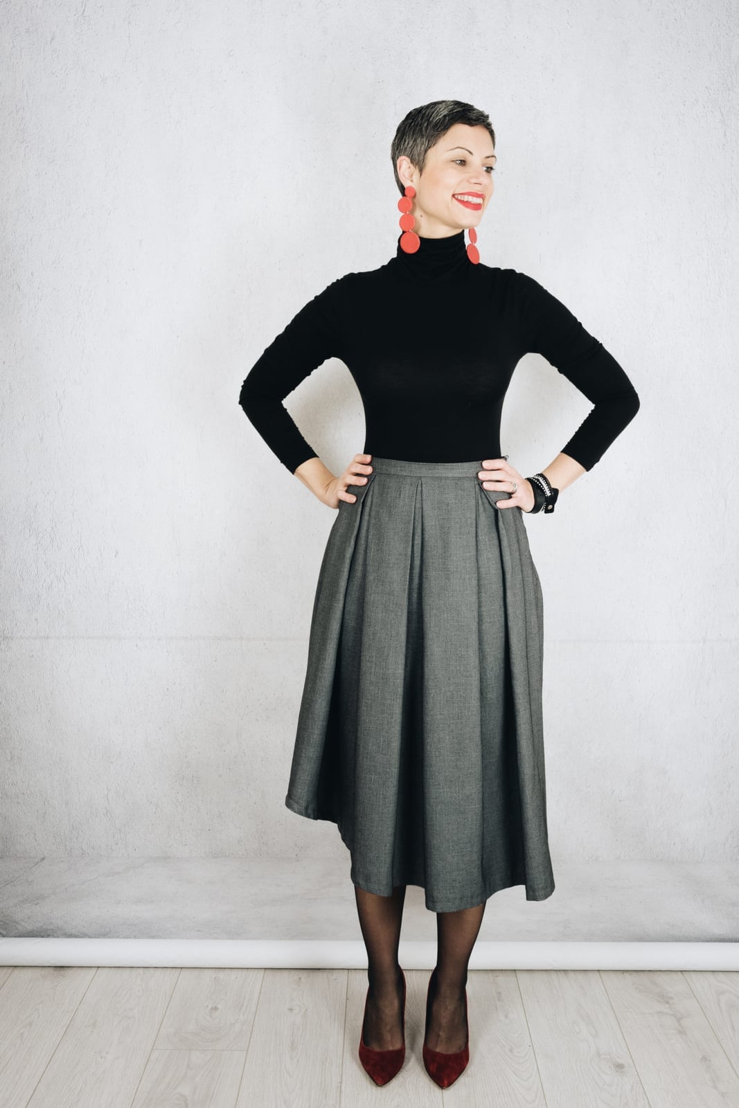 Gray Midi Skirt With Black Turtleneck And Red Heels — Grey Skirt Outfit