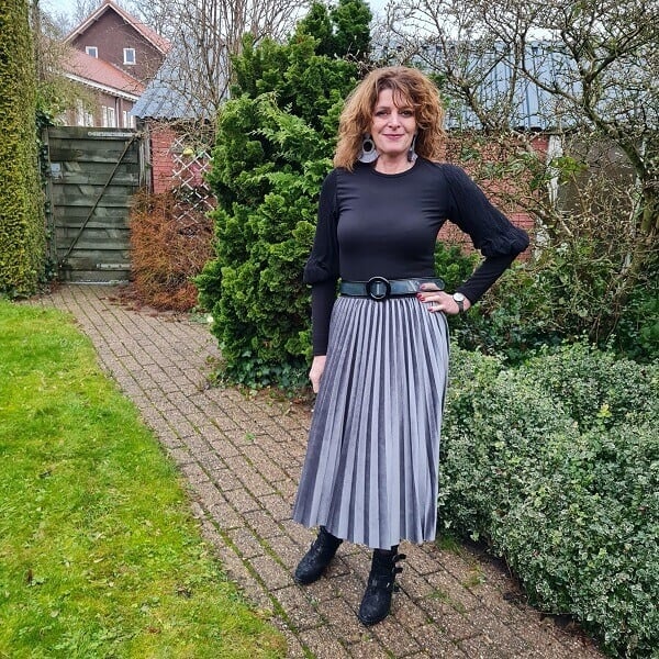 Gray Metallic Velvet Midi Skirt With Black Top — Grey Skirt Outfit