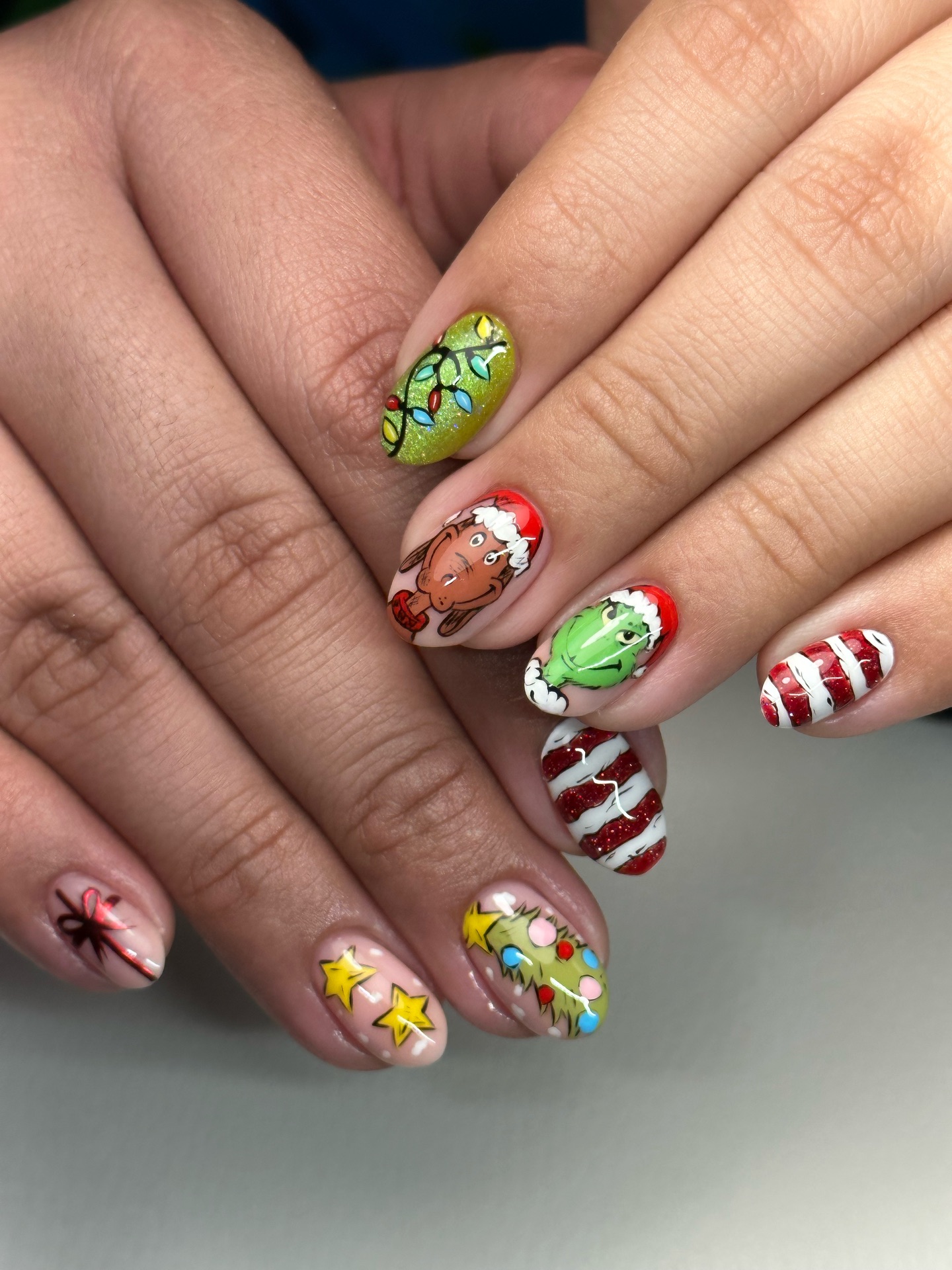 Grinch Christmas Tree Oval Nails