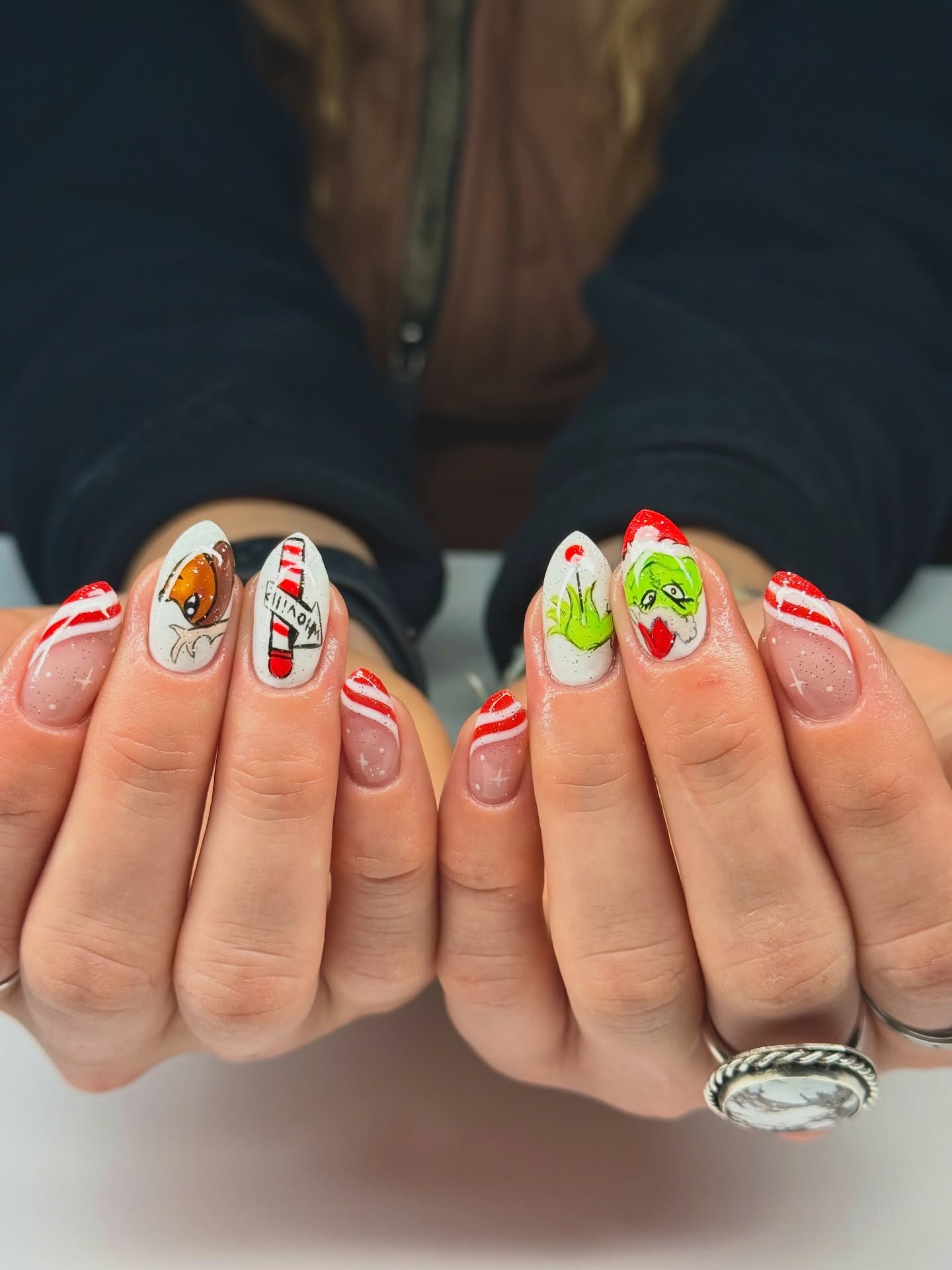 Grinch Themed Christmas Nail Art Designs
