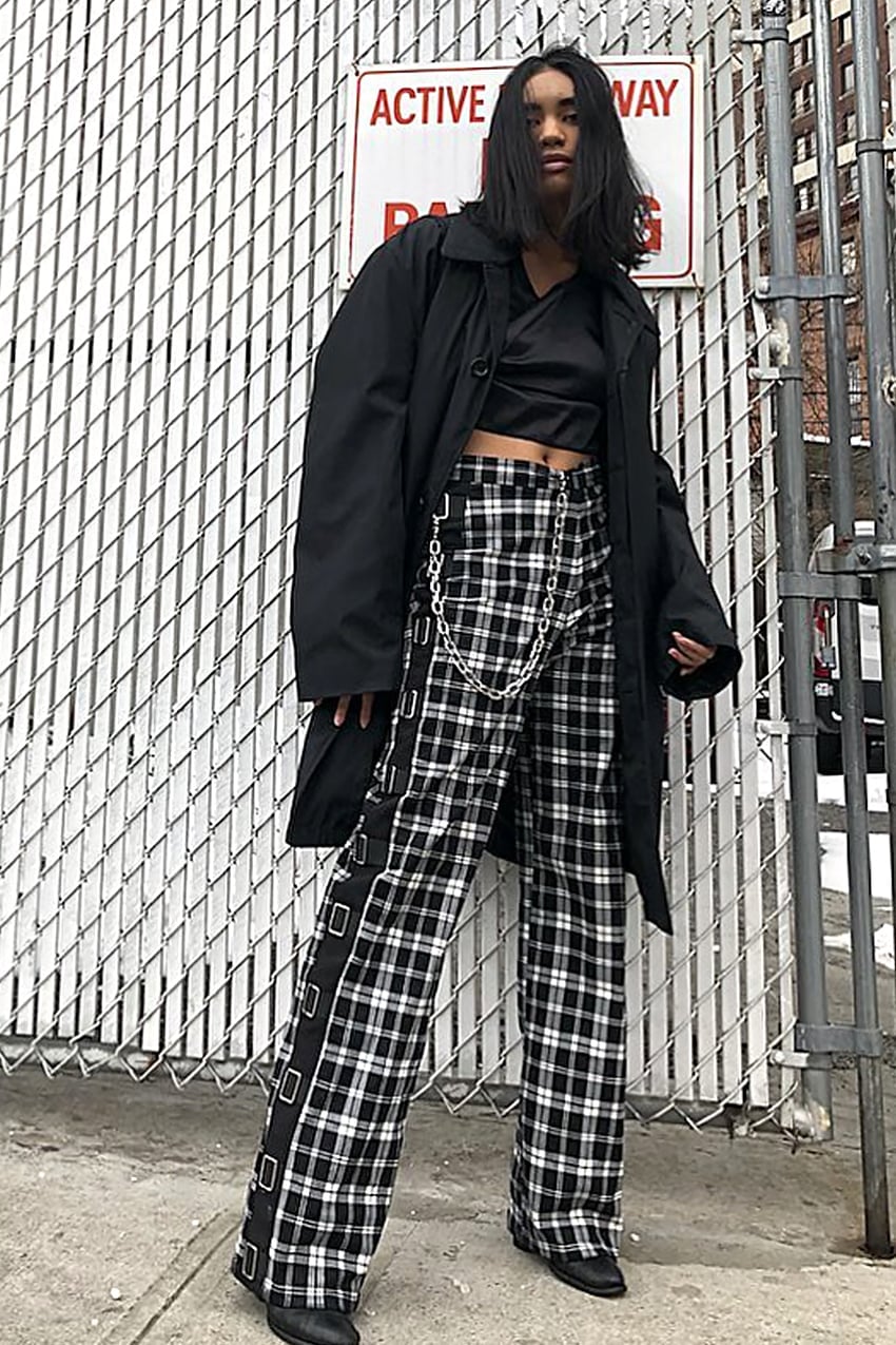 Plaid Pants With Chain Belt and Cropped Top Plaid Pants With Chain Belt and Cropped Top — Grunge Outfits