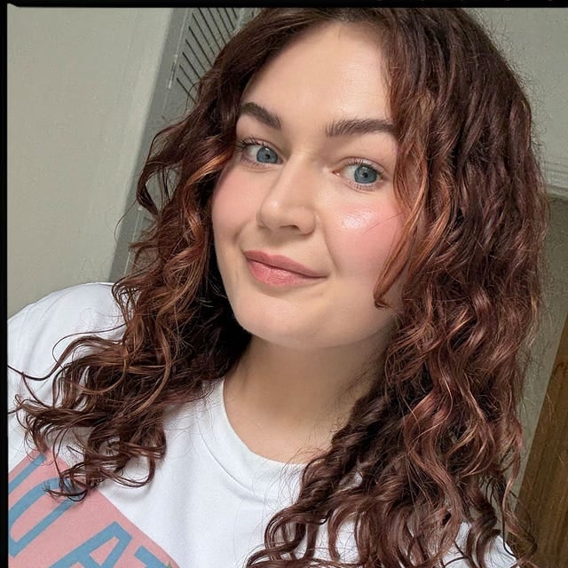 Shoulder Length Wavy Auburn Highlighted Hair Shoulder Length Wavy Auburn Highlighted Hair — Hair Care Routine