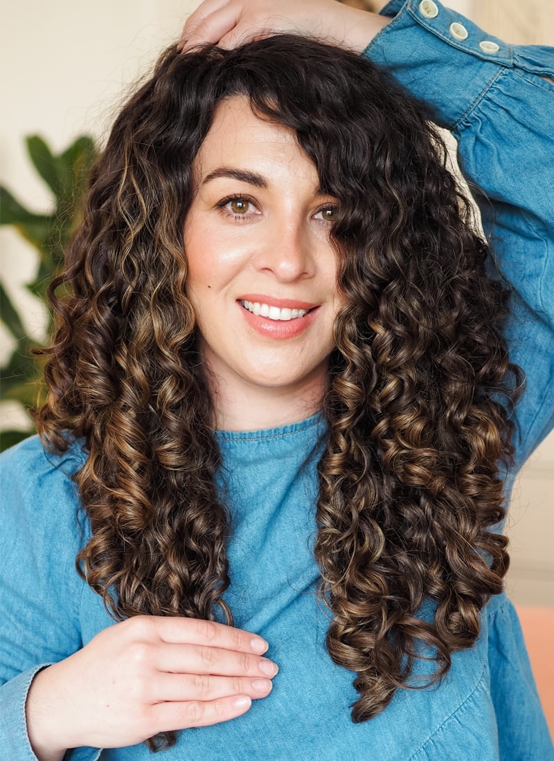 Collarbone Wavy Curls With Caramel Highlights Collarbone Wavy Curls With Caramel Highlights — Hair Care Routine