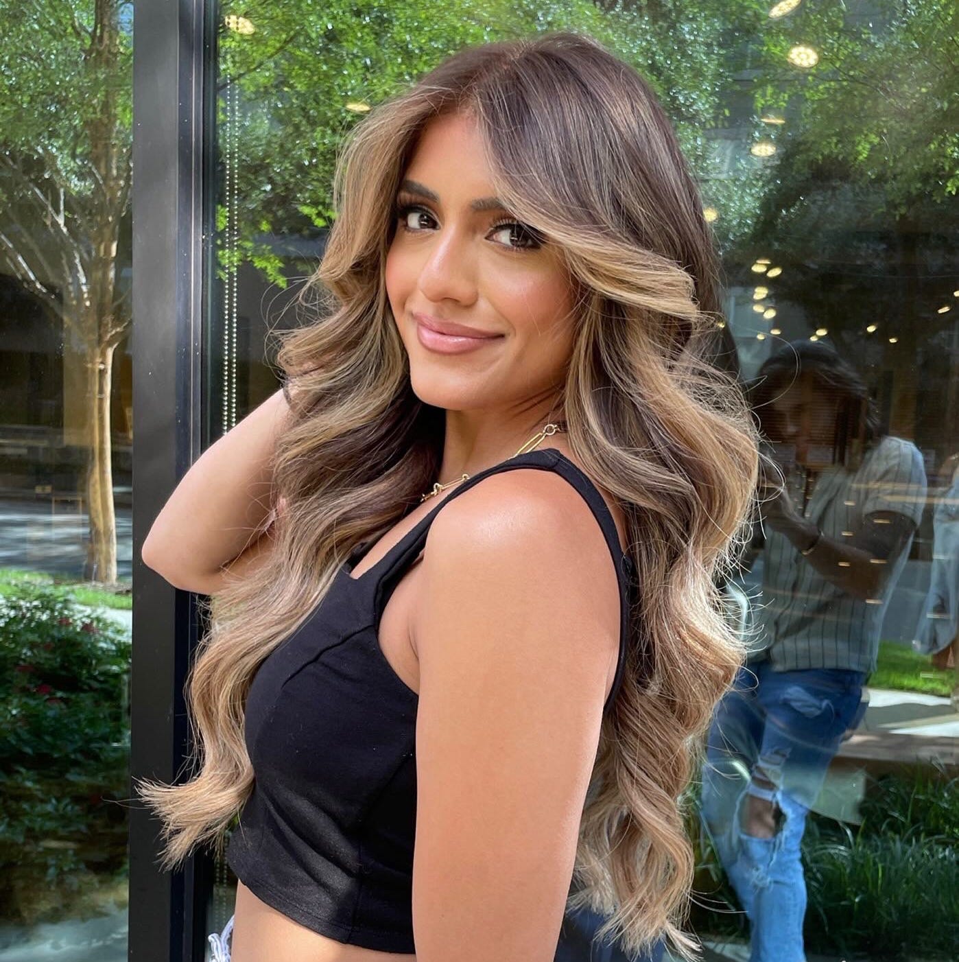 Mid-Back Dark Brown With Blonde Balayage, Close-Up Take Mid-Back Dark Brown With Blonde Balayage, Close-Up Take — Hair Color Chart