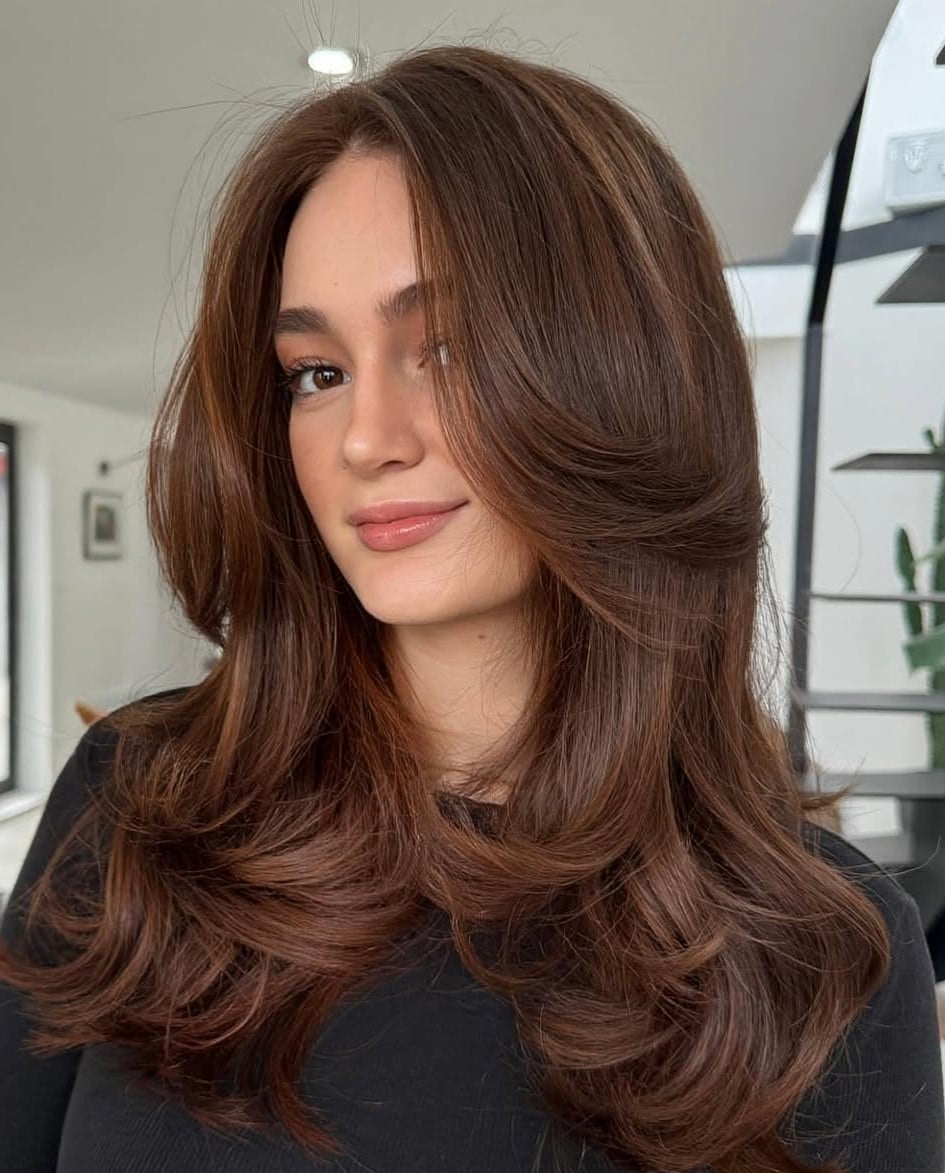 Medium Brown Collarbone Lob With Face-Framing Layers — Hair Pictures