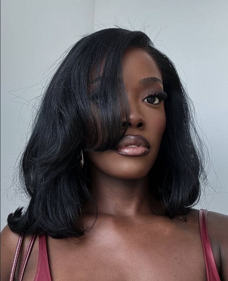 Collarbone Dark Brown Bob With Curtain Bangs — Hair Pictures
