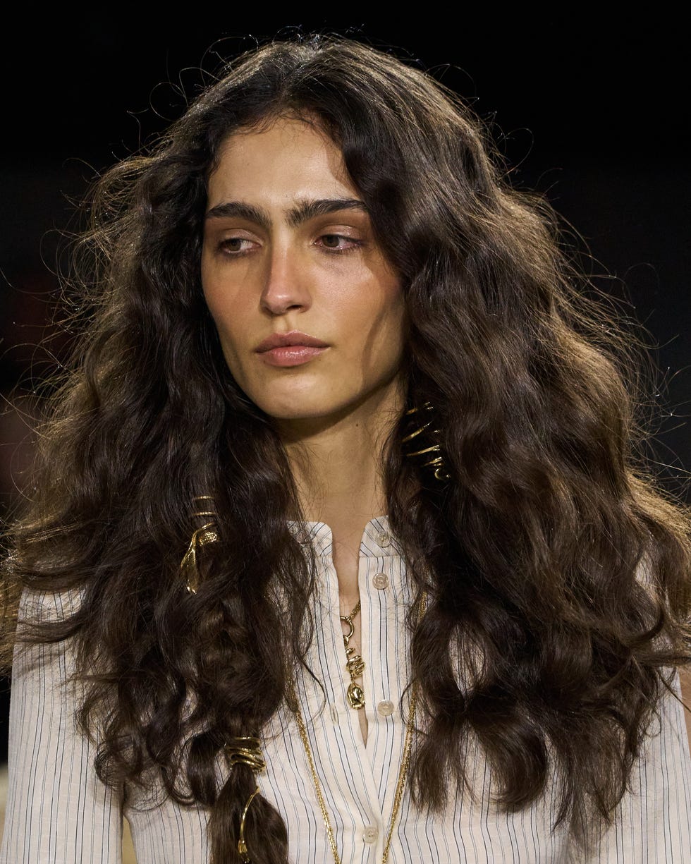 Thick Mid-Back Hair With Natural Wavy Texture — Hair Pictures