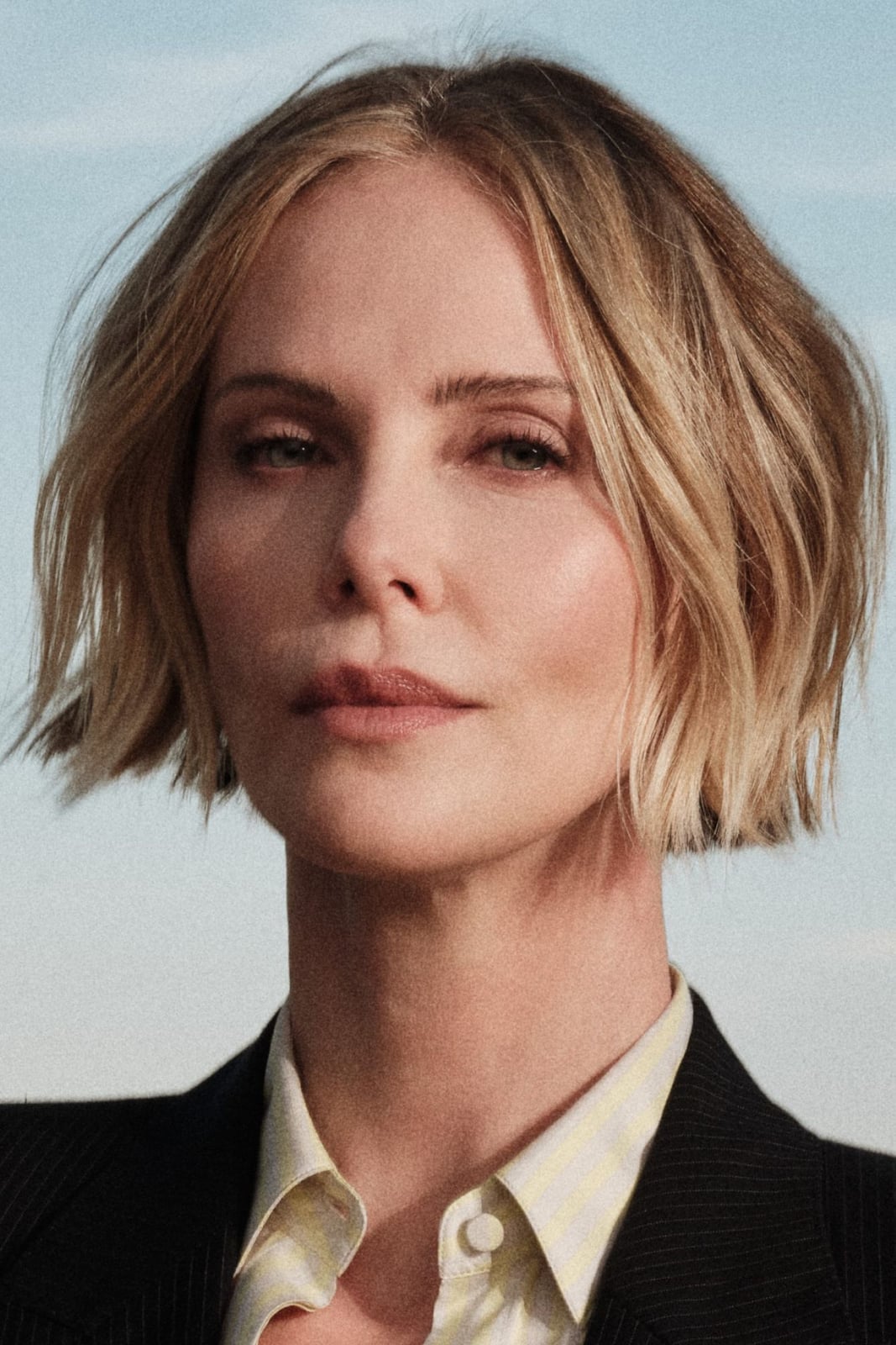 Ash Blonde Collarbone Bob With Curtain Bangs — Hair Pictures