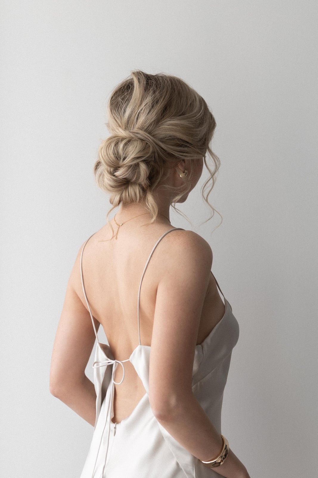 Messy Updo With Loose Waves — Hair Up Hairstyles