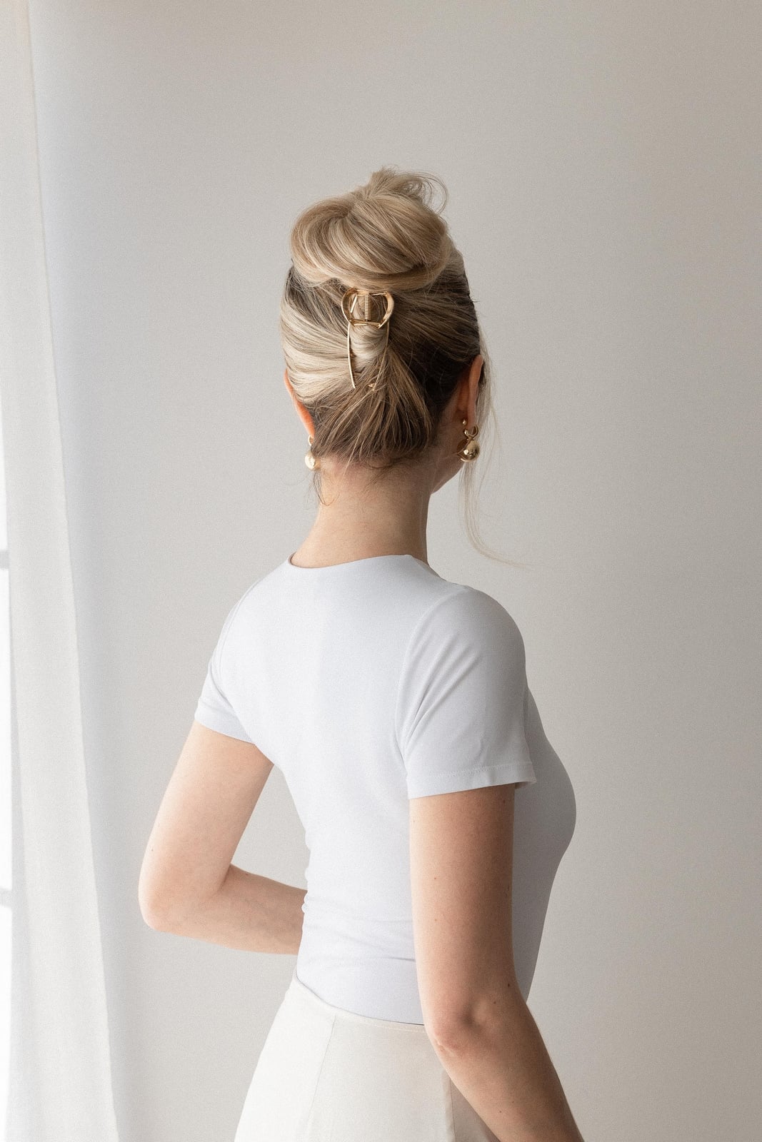 Long Thick Blonde Hair High Top Knot with Gold Clip Long Thick Blonde Hair High Top Knot with Gold Clip — Hair with Clips
