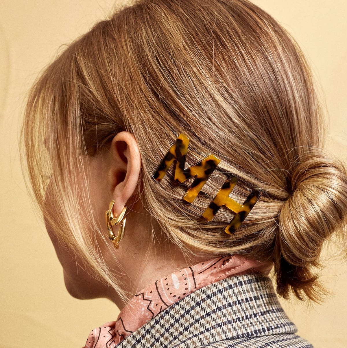 Mid-Back Brown Hair Bun with Tortoiseshell Monogram Clips Mid-Back Brown Hair Bun with Tortoiseshell Monogram Clips — Hair with Clips