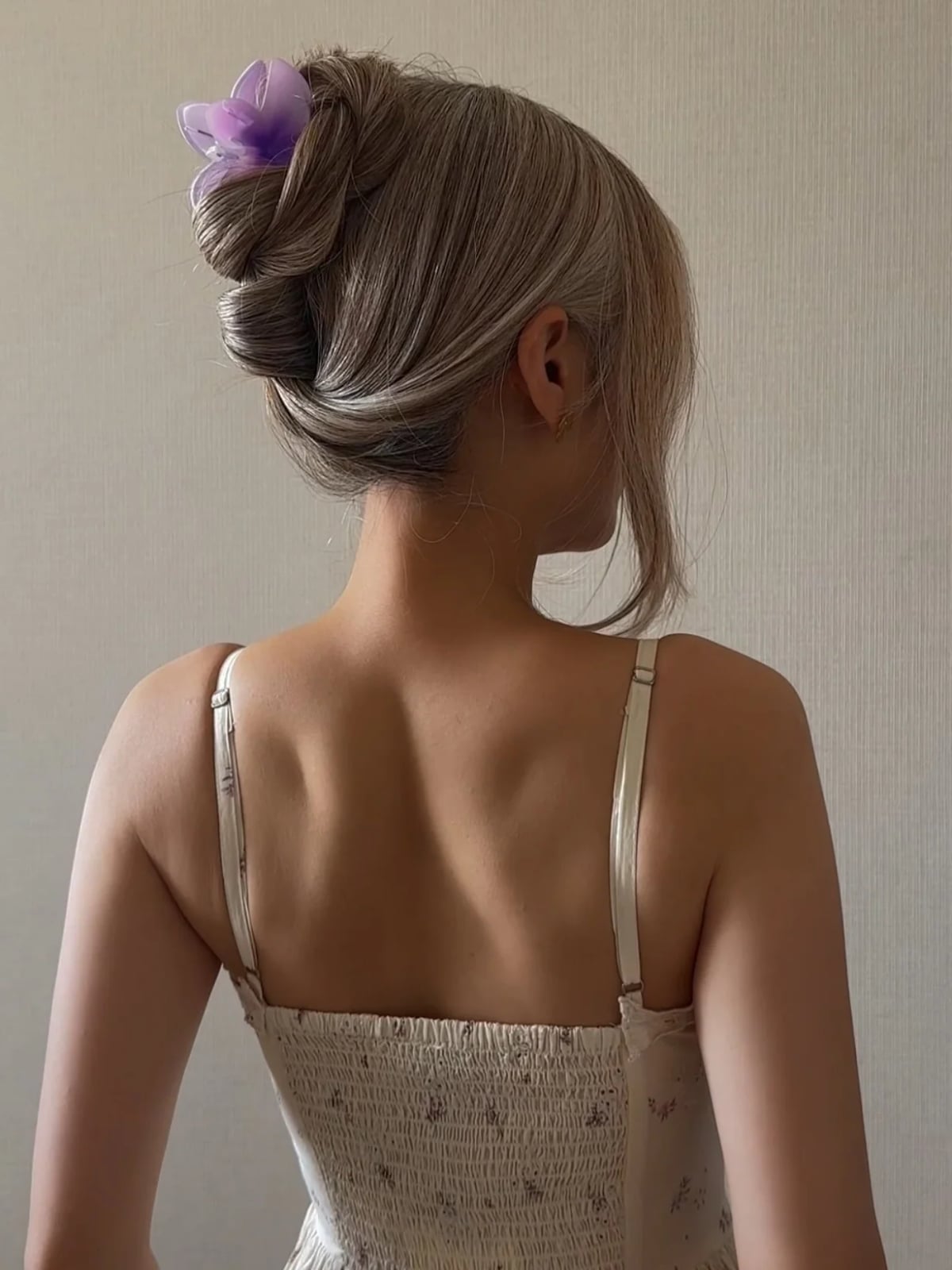 Claw Clip Hairstyles for Polished Looks Claw Clip Hairstyles for Polished Looks — Hair with Clips