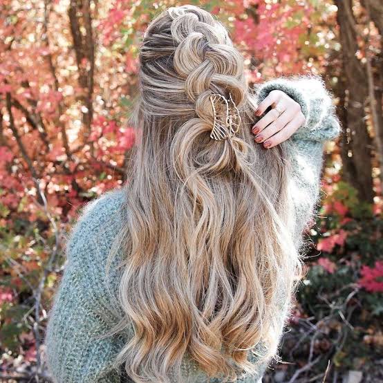 Mid-Back Blonde Braid and Waves with Decorative Clip Mid-Back Blonde Braid and Waves with Decorative Clip — Hair with Clips