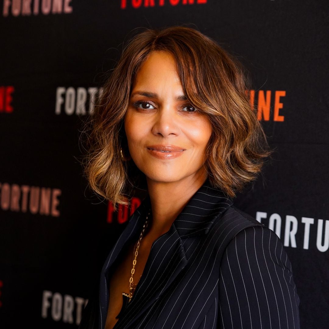 Shoulder Length Layers With Soft Waves Shoulder Length Layers With Soft Waves — Haircuts for Wavy Hair