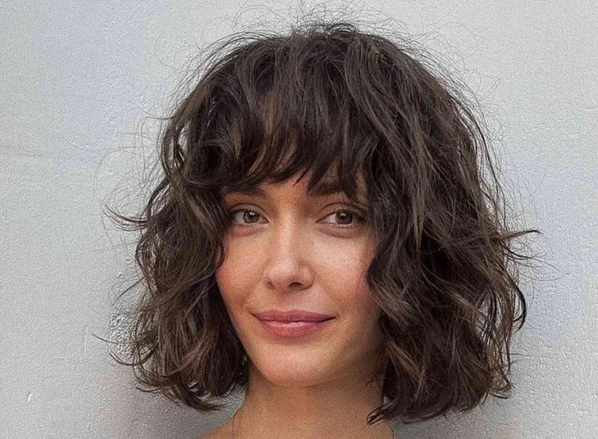 Collarbone Dark Brown Shag With Textured Layers Collarbone Dark Brown Shag With Textured Layers — Haircuts for Wavy Hair