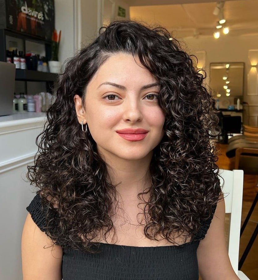 Mid-Back Natural Curls With Side Part Mid-Back Natural Curls With Side Part — Hairstyles for Round Face