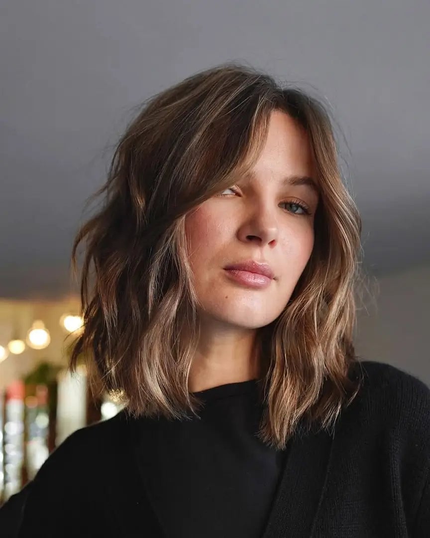 Collarbone Lob With Face-Framing Layers and Curtain Bangs Collarbone Lob With Face-Framing Layers and Curtain Bangs — Hairstyles for Round Face