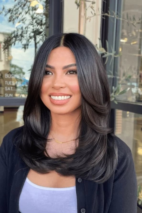 Collarbone Layers With Voluminous Blowout — Hairstyles for Thinning Hair