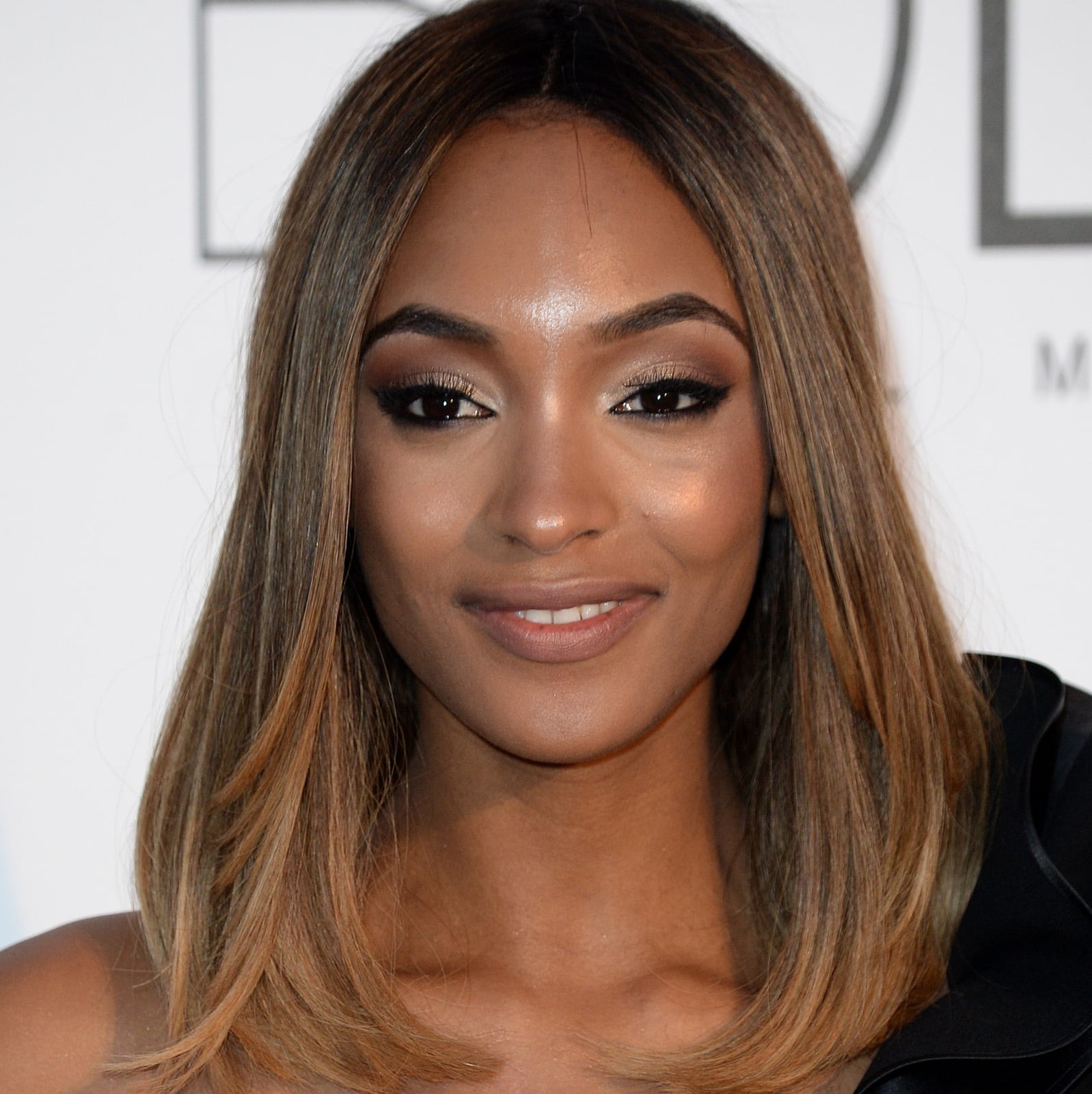 Collarbone Lob With Dark Blonde Balayage — Hairstyles for Thinning Hair