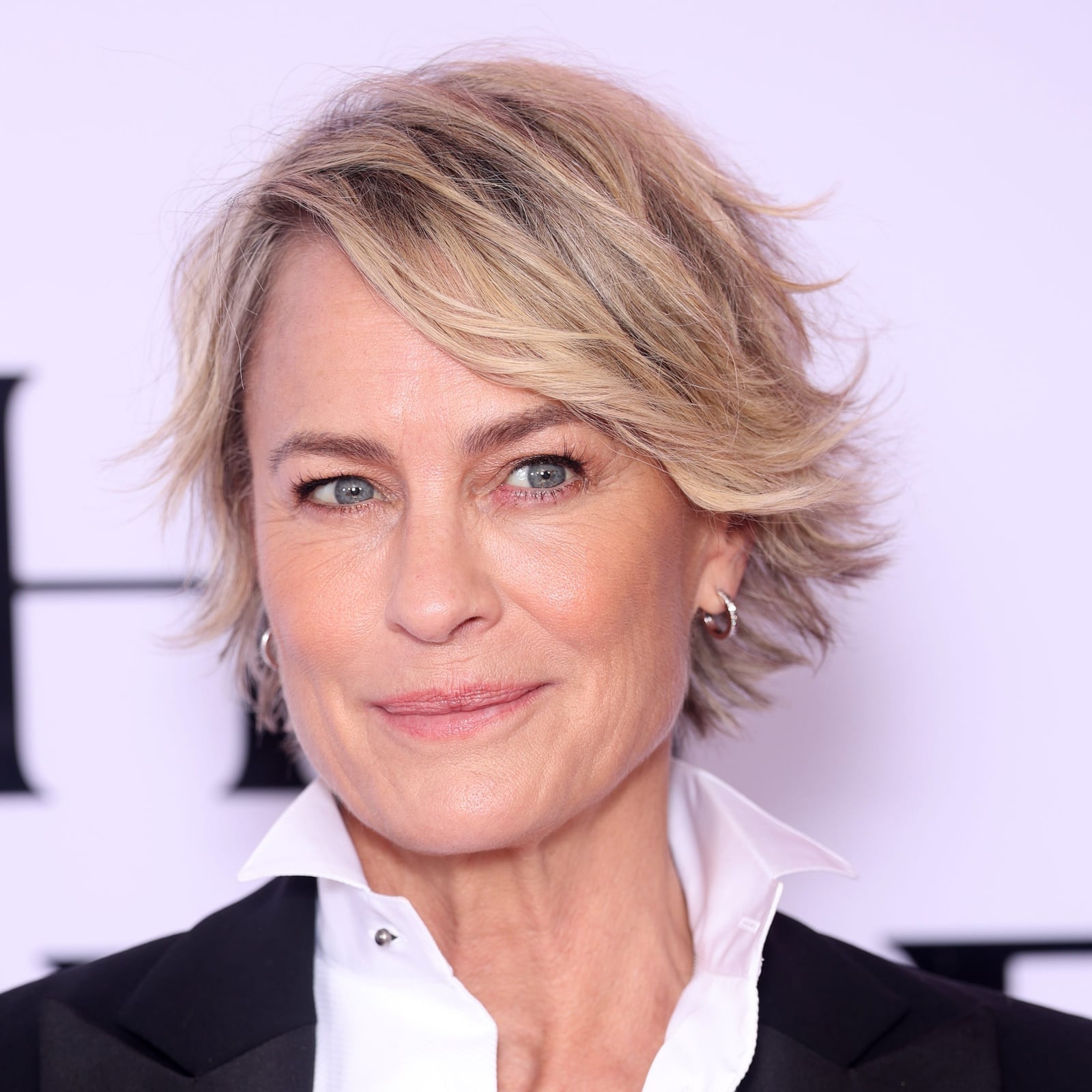 Collarbone Textured Lob With Tousled Style — Hairstyles for Thinning Hair