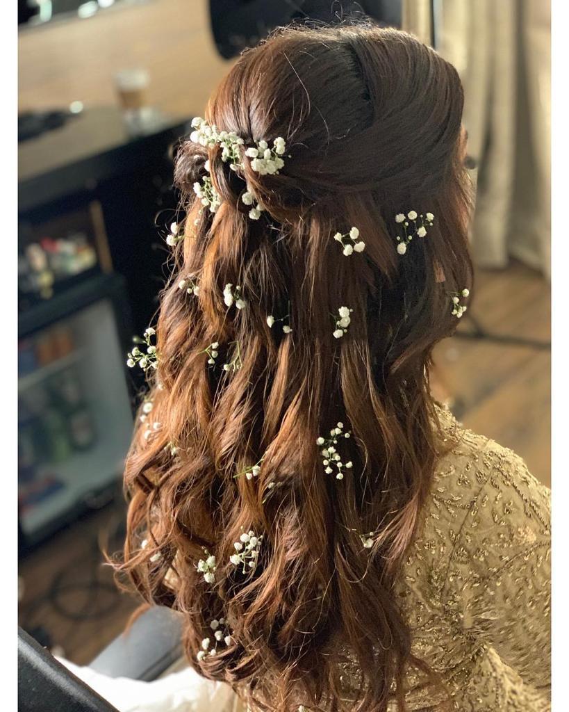 Dark Brown Loose Waves With Baby's Breath Dark Brown Loose Waves With Baby's Breath — Hairstyles for Wedding