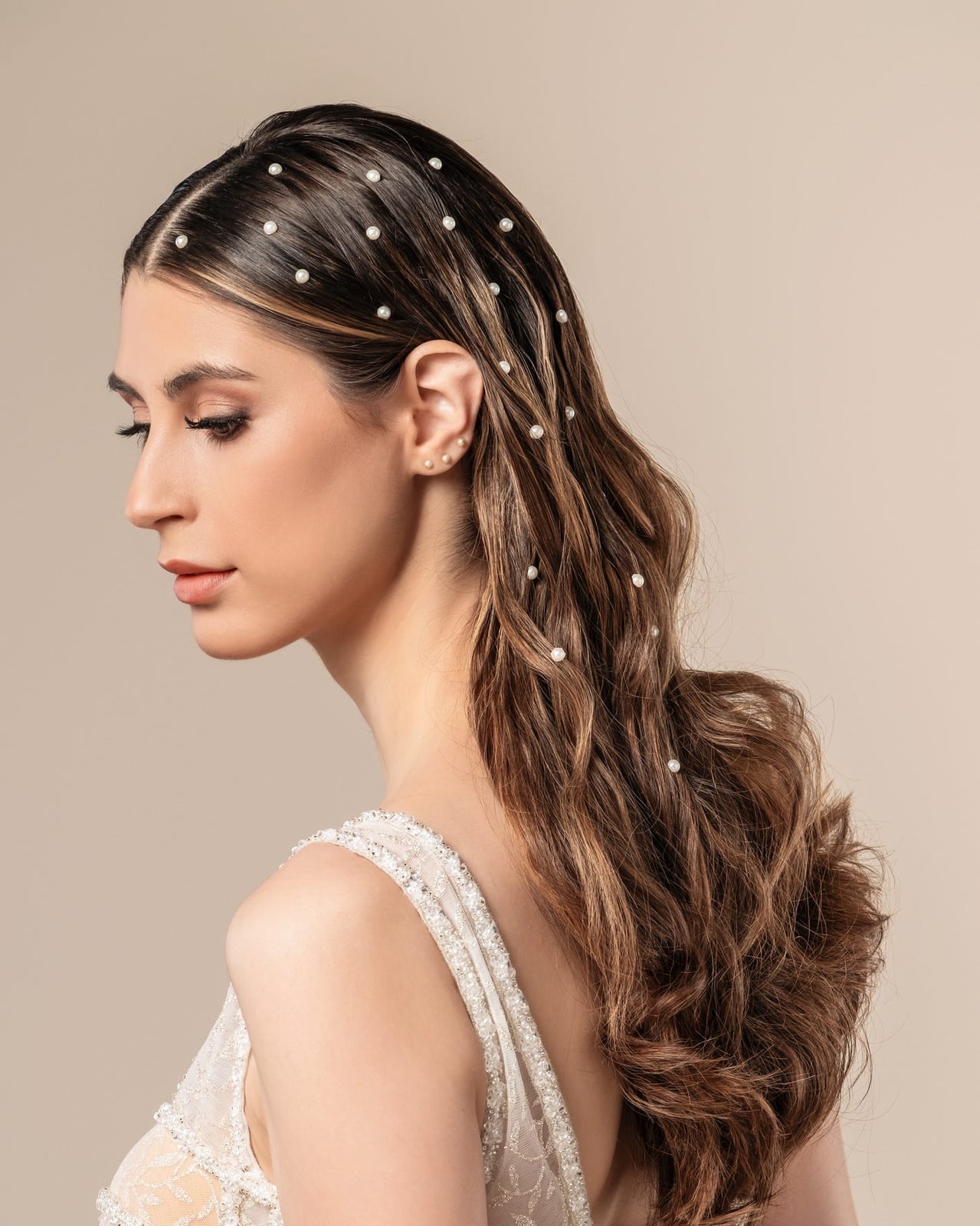 Dark Brown Loose Waves With Pearls Dark Brown Loose Waves With Pearls — Hairstyles for Wedding