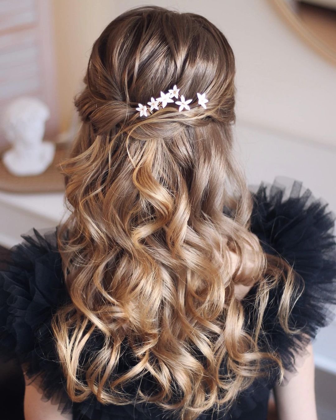 Honey Blonde Half Updo With Cascading Curls — Hairstyles Pictures