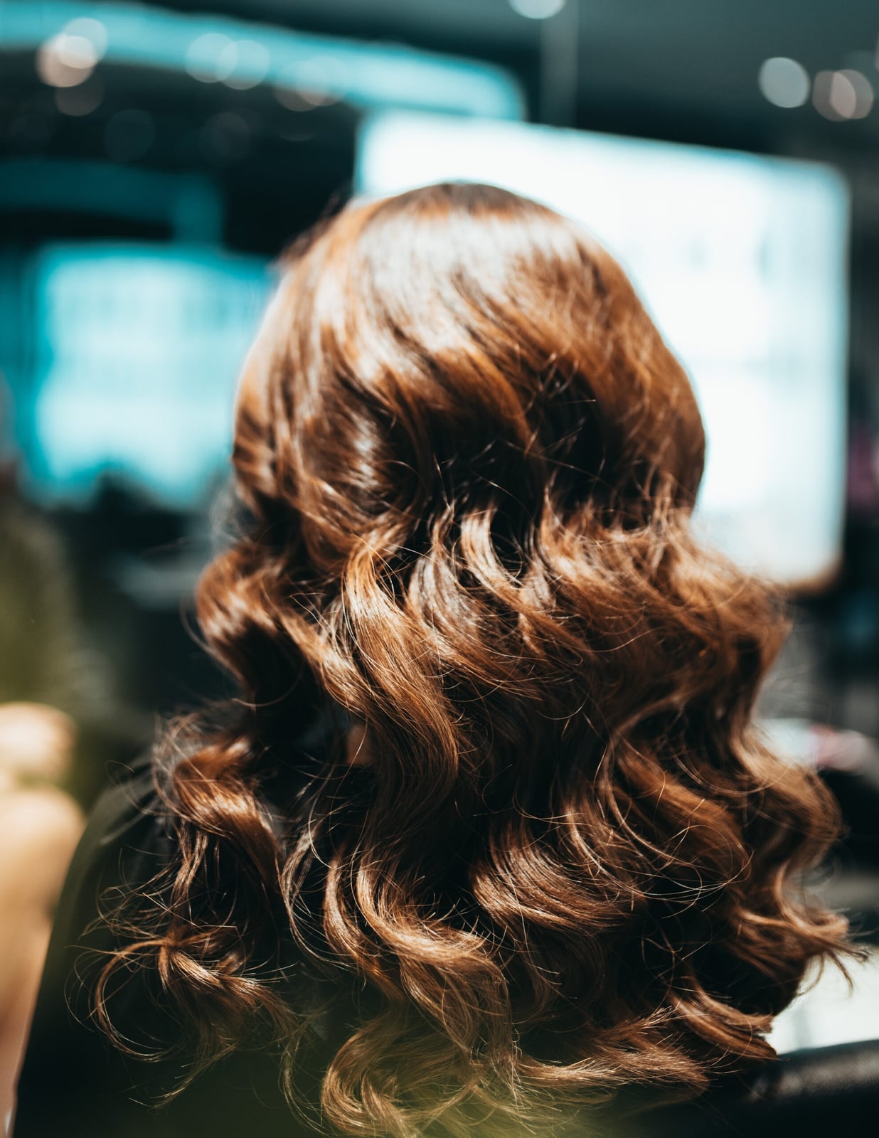 Mid-Back Brown Wavy Hair — Hairstyles Pictures