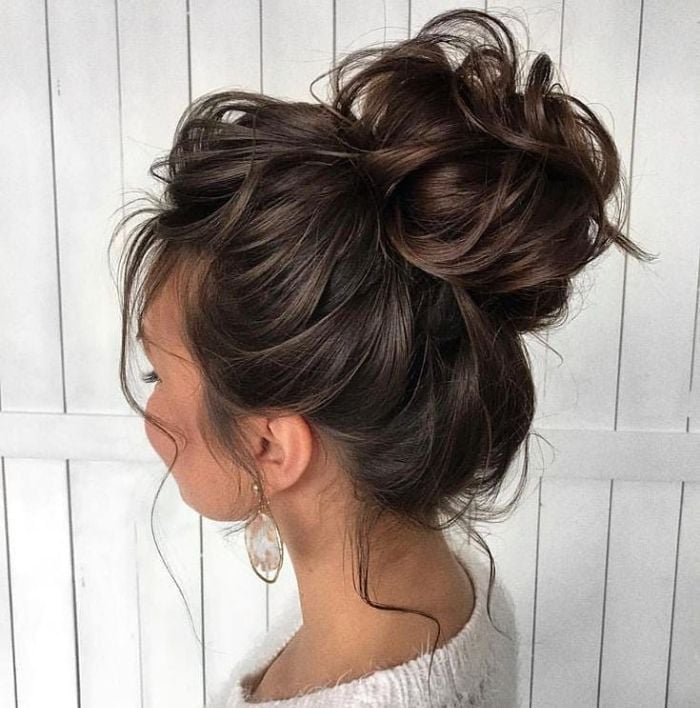 Mid-Back Messy Updo With Loose Waves — Hairstyles to Do