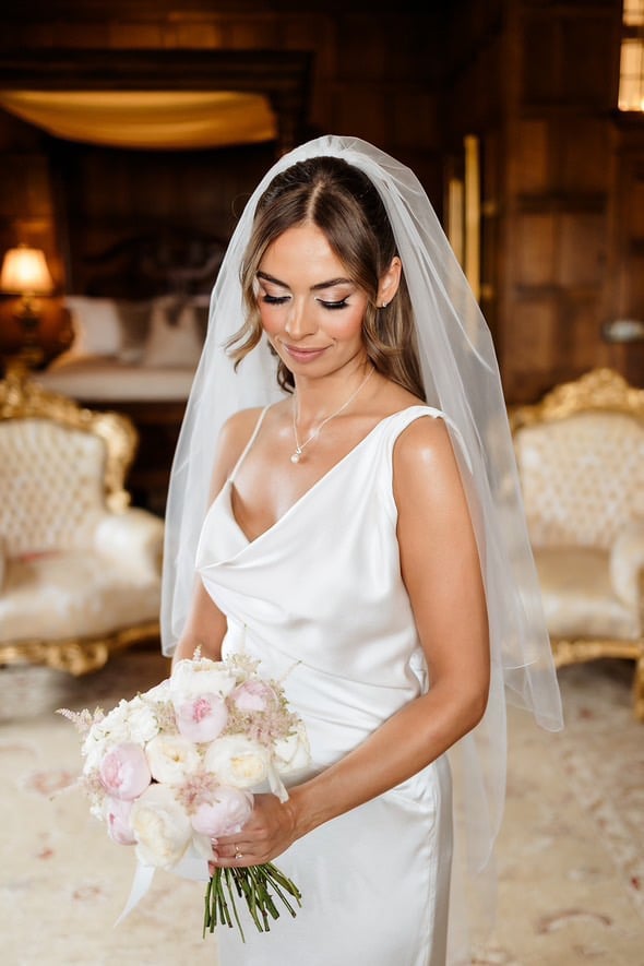 Medium Brown Collarbone Waves With Curtain Bangs Medium Brown Collarbone Waves With Curtain Bangs — Hairstyles with Veil