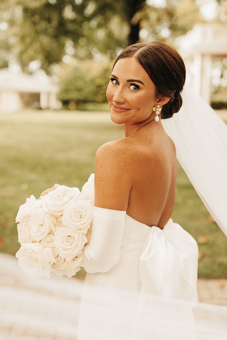 Dark Brown Mid-Back Low Bun With Veil Dark Brown Mid-Back Low Bun With Veil — Hairstyles with Veil