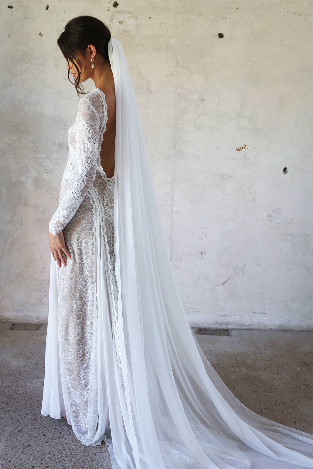 Dark Brown Mid-Back Low Bun With Long Veil and Appears Thick Dark Brown Mid-Back Low Bun With Long Veil and Appears Thick — Hairstyles with Veil