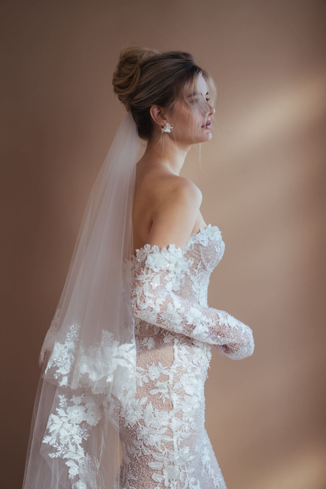 Dark Brown Curly Mid-Back Natural Texture Dark Brown Curly Mid-Back Natural Texture — Hairstyles with Veil