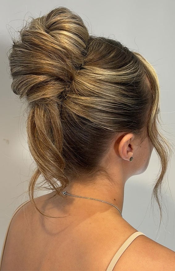 Voluminous Blonde Wavy High Bun Voluminous Blonde Wavy High Bun — High Bun Hairstyles