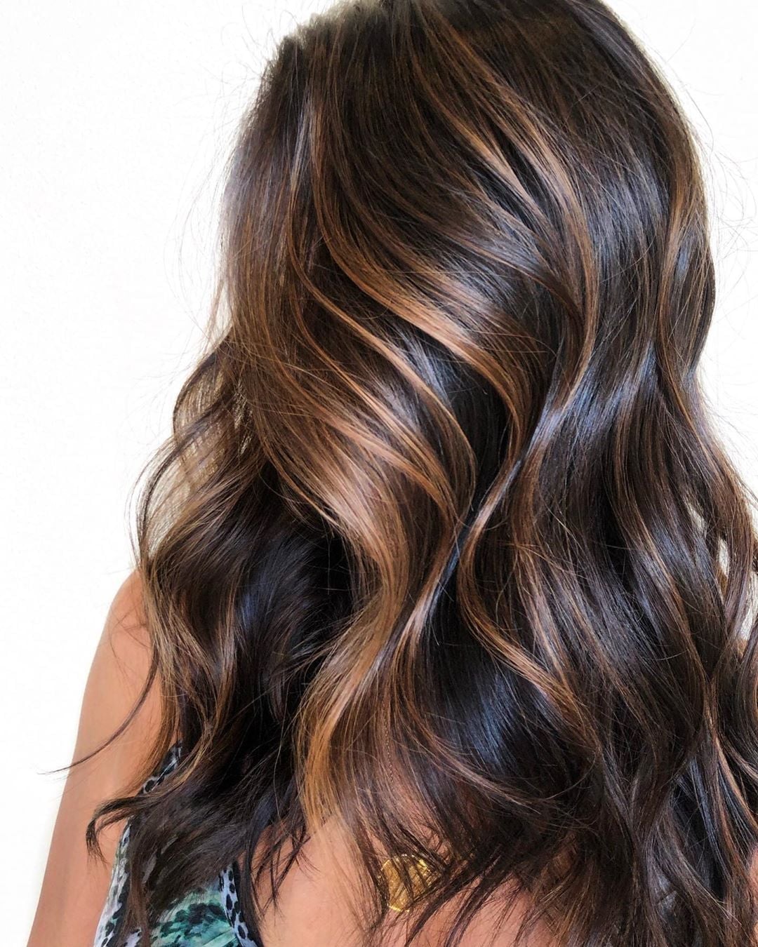Rich Caramel Highlights On Dark Brown Mid-Back Waves — Highlights Brown Hair