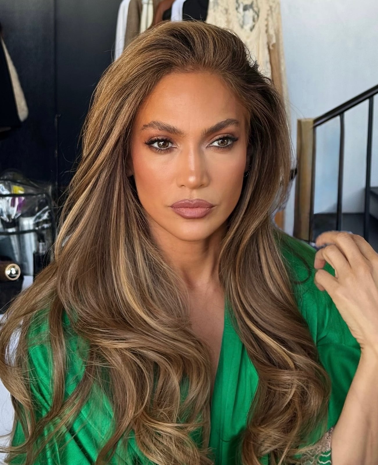 Medium Brown Hair With Blonde Highlights Blowout — Highlights in Brown Hair
