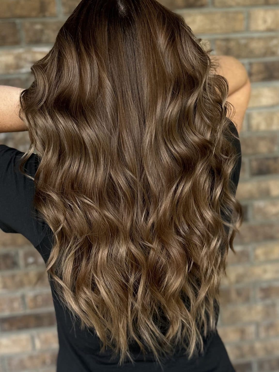 Medium Brown Mid-Back With Lighter Highlights, Close-Up Take — Highlights in Brown Hair